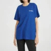 Gestricktes, bedrucktes, kurzärmeliges blaues T-Shirt