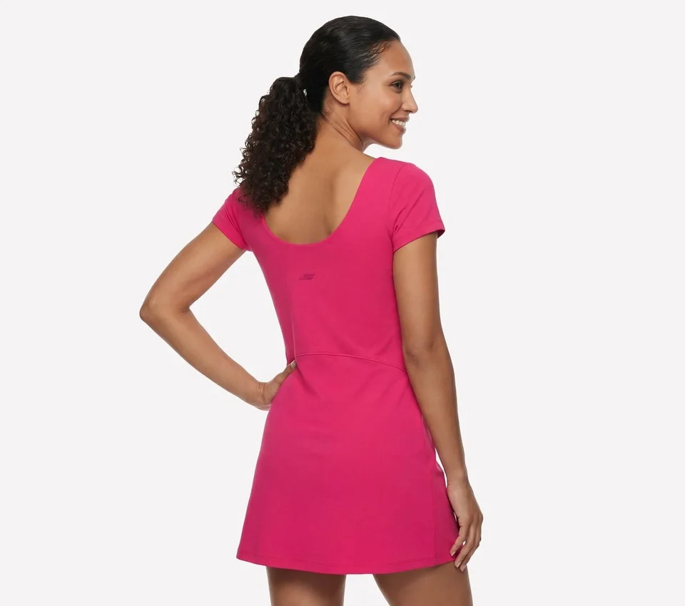 Go Walk Kleid mit Rundhalsausschnitt und kurzen Ärmeln Go Walk Kleid mit Rundhalsausschnitt und kurzen Ärmeln