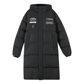 Lange Daunenjacke mit Buchstaben-Grafik „Schwarz“