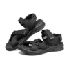 Lässige schwarze Sandalen