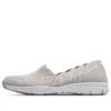 Moderne, bequeme Slipper in Elfenbein